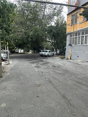 Köhnə tikili: Bakı, 8-ci kilometr, 3 otaqlı, Köhnə tikili, m. Xalqlar Dostluğu, 100 kv. m — 3