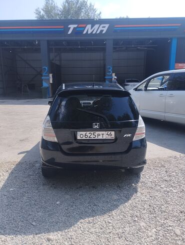 авто с последующим выкупом фит: Хэтчбек Honda Fit черного цвета — компактный автомобиль, идеально