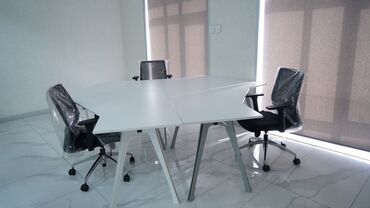 Офисы: Сдаются офисные помещения в центре города, со всеми удобствами. Тел. — 8