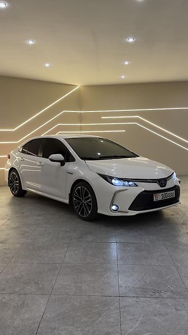 Toyota: Toyota Corolla: 2023 г., 1.8 л, Вариатор, Гибрид, Седан — 2