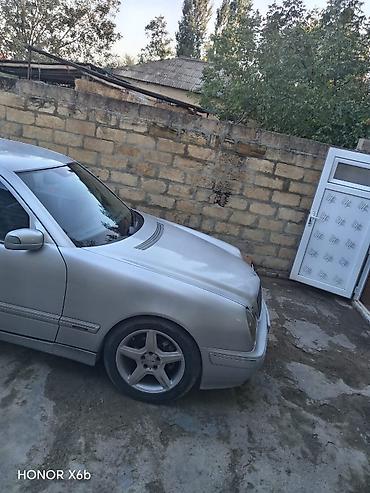 Mercedes-Benz: Mercedes-Benz E-Class: 2 l | 2000 il Sedan — 3