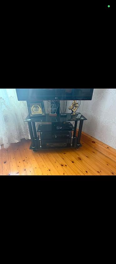 ucuz termolar: Şüşə TV stendi - Material: qalın, temperli qara şüşə rəflər və möhkəm — 1