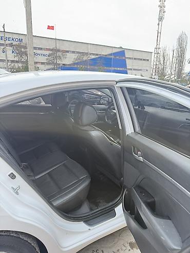 Hyundai: Hyundai Avante: 2016 г., Бензин — 6