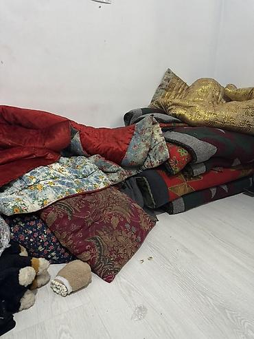 коврики маленькие: Отдам даром жууркан тошок около 10-15 штук Состав: - Одеяла и пледы — 1