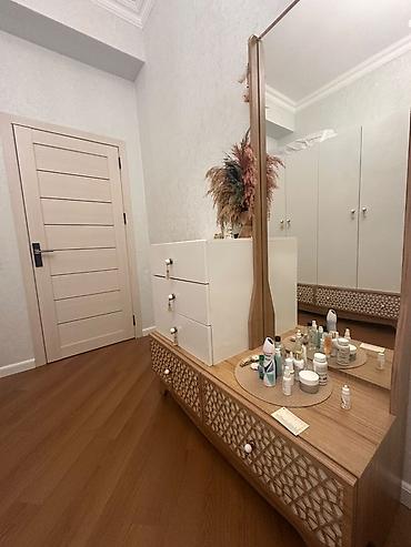 madera mebel: Yataqsız madeyra yataq otağı mebeli satılır. Komplektə böyük 4 qapılı — 3