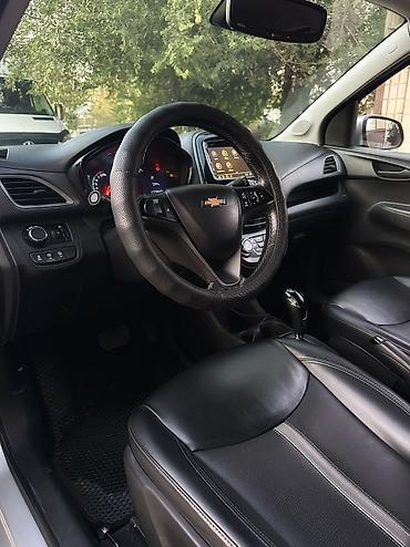 шлем с визором: Chevrolet Spark: 2019 г., 1 л, Автомат, Бензин, Хэтчбэк — 8