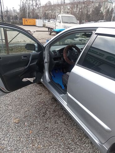 Honda: Honda Civic: 2003 г., 1.6 л, Механика, Бензин, Хэтчбэк
