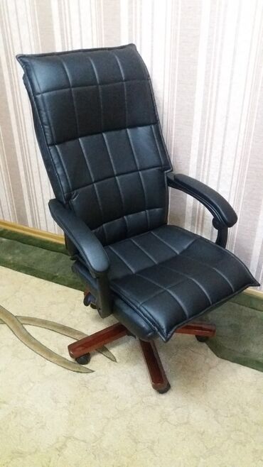 уход за офисной мебелью: Продаю офисное кресло