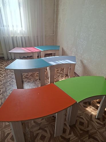 Детский стол, Б/у, ЛДСП, Самовывоз at lalafo.kg Детский стол, Б/у, ЛДСП, Самовывоз