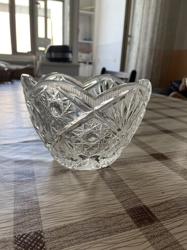 Посуда: Продаю чешский хрусталь, б-у в отличном состоянии. Вазы все разного — 18