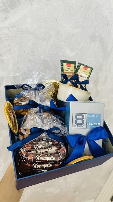 ad gunu samlari: Hədiyyə qutusu – kişilər üçün tematik komplekt Tərkib: - Faberlic 8 — 5