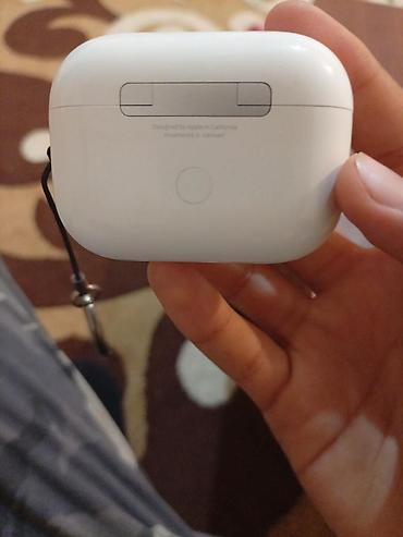 Audio: Apple AirPods Pro simsiz qulaqcıqları, ağ rəngdə, şarj qutusu ilə — 1