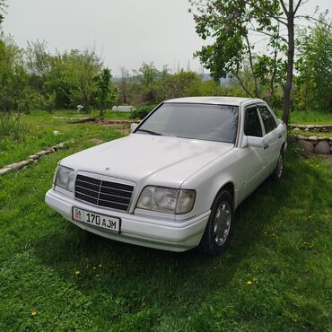 Mercedes-Benz: Mercedes-Benz E 230: 1991 г., 2.3 л, Механика, Бензин, Седан
