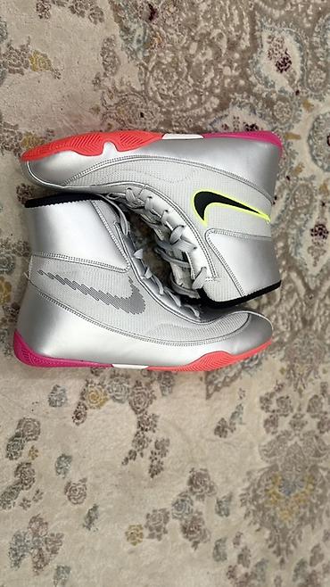 ray ben: Мужские кроссовки, 40, Nike, Новый, цвет - Серебристый, Самовывоз — 1