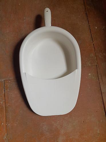 Xəstələr üçün unitazlar: Plastik oturaq (sidim qabı) – tutacaqlı - Material: yüngül, davamlı — 3