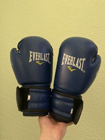Бокс грушалары: Боксерские перчатки в синем цвете 2/1 Б/У для начинающих. В комплекте
