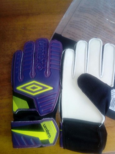 Rukavice: Golmanske rukavice Umbro, veličina 10. Nove, nisu korišćene na lalafo.rs - slika 4 Golmanske rukavice Umbro, veličina 10. Nove, nisu korišćene - Stara Pazova - slika 4