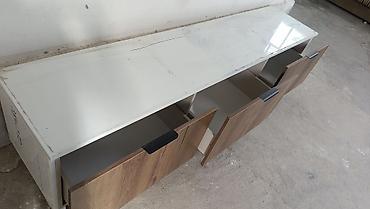 silver kitchen: Тумба под ТВ/медиа с четырьмя откидными фасадами новая белый акрил/ — 3