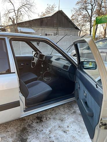 Audi: Audi 80: 1986 г., 1.8 л, Механика, Бензин, Седан — 6