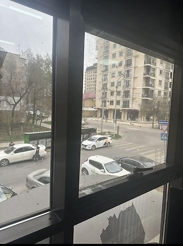 Аренда офисов: Аренда офисов, 30 м², В жилом комплексе, С оборудованием, С отдельным входом, С системой безопасности — 8