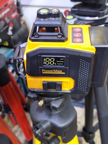лазерные дальномеры: Лазерный уровень PowerMax в жёлто-чёрном корпусе, оснащённый цифровым