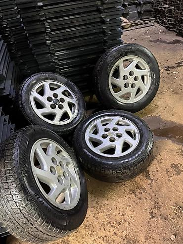 d 4d: Комплект из 4 легкосплавных дисков Nissan с шинами. Характеристики: - — 4