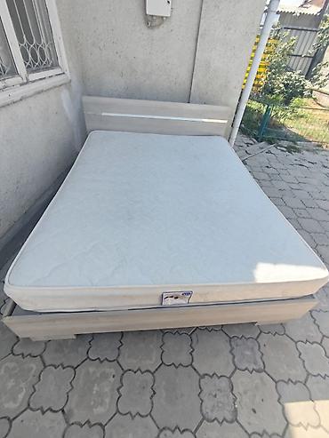 ламелия на кровать: Двуспальная кровать, Б/у, С матрасом, длина - 200 см — 1