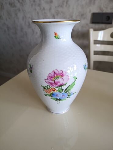 taxta gul qablari: Bir vaza, Farfor