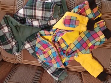 детские вещи на 2 года: 2 куртки зелёная двусторонняя. С 9 мес- 2 года