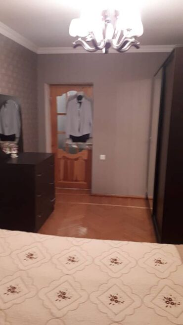 Uzunmüddətli kirayə mənzillər: Nizami rayonu, Neftçilər metrosunun yaxınlığında yerləşən 5 mərtəbəli — 17