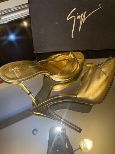 Salonke: Salonke, 40 — 6