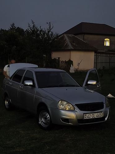 фольксваген пассат 1: Satılır: Gümüş rəngli sedan - Korpus: 4 qapılı sedan, gümüş rəng - — 1