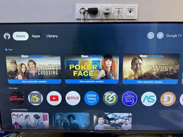 крепление на тв: Телевизор TCL с диагональю 43 дюйма и поддержкой 4K HDR. Оснащен