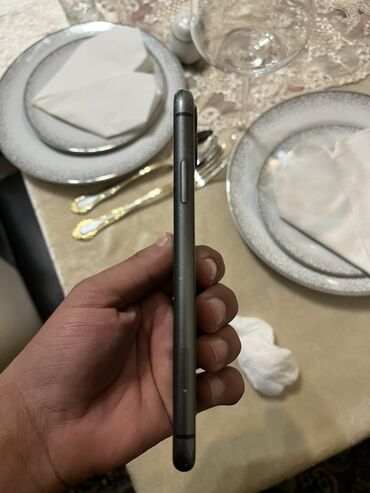 Apple iPhone: IPhone 11, 64 GB, Qara, Face ID — 7