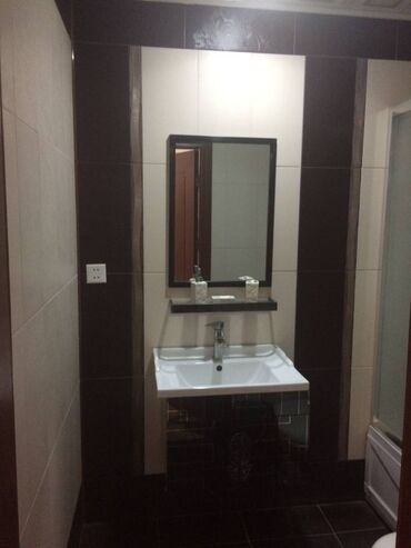 Uzunmüddətli kirayə mənzillər: İnşaatçilar metrosunun yaxınlığında bəyaz marketə yaxın 11 mertebeli — 17