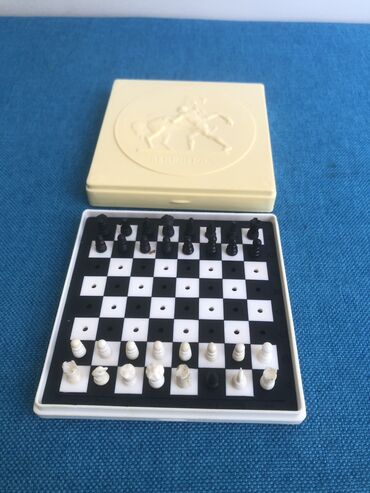 Digər əntiq əşyalar: Antin sahmat sovet dovrunr aid 1 ededi 1989 ci il olinpiyada ucun — 2