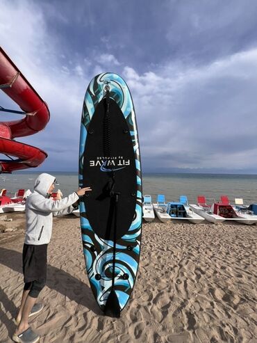 настольная футбольная игра: Надувная SUP-доска FIT WAVE с ярким сине-черным дизайном и