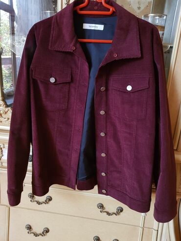 gödəkçələr: Bu jaket məxmər parçadan hazırlanmışdır. Jeansdir yenidir. S-M razmer