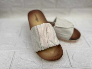 Papuče: 36-40
1600 din
Roba sa kosova na lalafo.rs — 4 Papuče: 36-40
1600 din
Roba sa kosova — 4