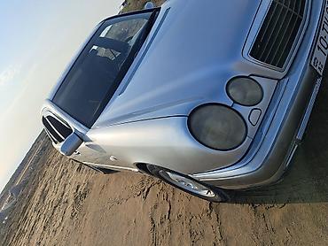 mercedes 208 d: Mercedes-Benz E-Class W210 sedan, gümüş rəng. işləri var. zəng çatmasa — 2
