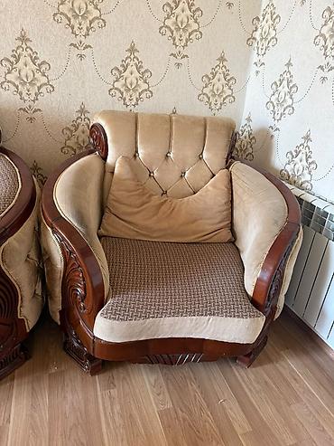 divan ortuk: Qiymət razılaşma yolu ilə Divan kreslo, oyma naxışlı taxta — 1