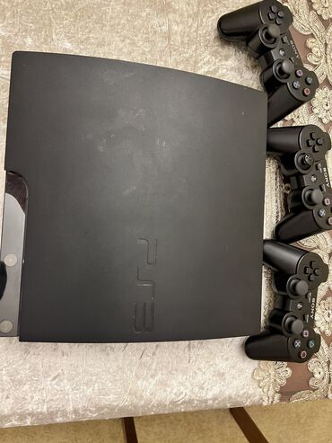 весы 200 кг: Playstation3 

İçində 25ə yaxın oyun var üstündə 3pultu verilir