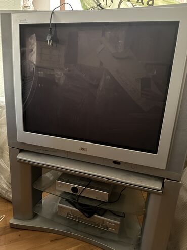 ekrani: JVC televizoru yapon istehsalidi. Coxdandi islenilmir. Amma vxtile az