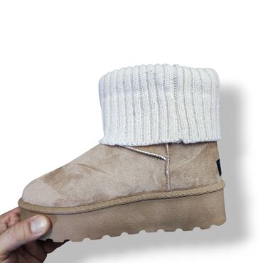 Ugg obuća: Ugg dečije čizmice NOVO
Novo
Brojevi 36 do 41
fb Moja Kupovina 1 na lalafo.rs — 8 Ugg obuća: Ugg dečije čizmice NOVO
Novo
Brojevi 36 do 41
fb Moja Kupovina 1 — 8