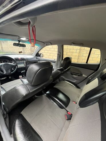 Kia: Xüsusiyyətlər: - Kompakt kuzov, şəhər üçün çevik idarəetmə - Ön duman — 7