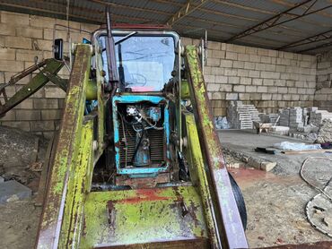 Traktorlar: Işlək vəziyyətdə - Güclü dizel mühərrik, mexaniki sürətlər qutusu - — 6