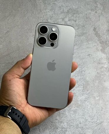 Apple iPhone: IPhone 15 Pro, Б/у, 256 ГБ, Natural Titanium, Зарядное устройство, Защитное стекло, Чехол, 87 %