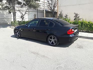 e90 aksesuar: BMW 3 Series (E90) sedan – qara rəng, 4 qapı, arxa ötürücülü. Texniki — 5