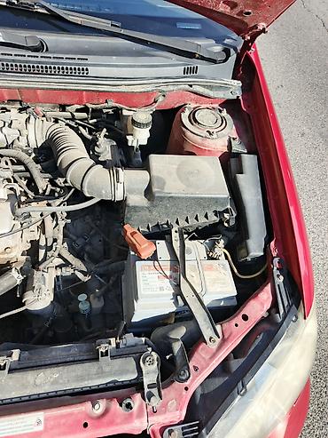 BYD: BYD sedan – qırmızı rəng, kompakt və iqtisadi şəhər avtomobili — 5