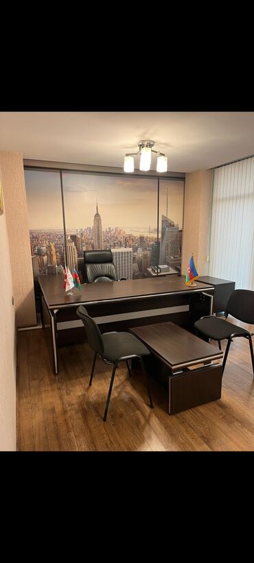 Ofislər: Ofis sahəsi – şüşə arakəsməli, geniş vestibül və iş otaqları - İşə — 7